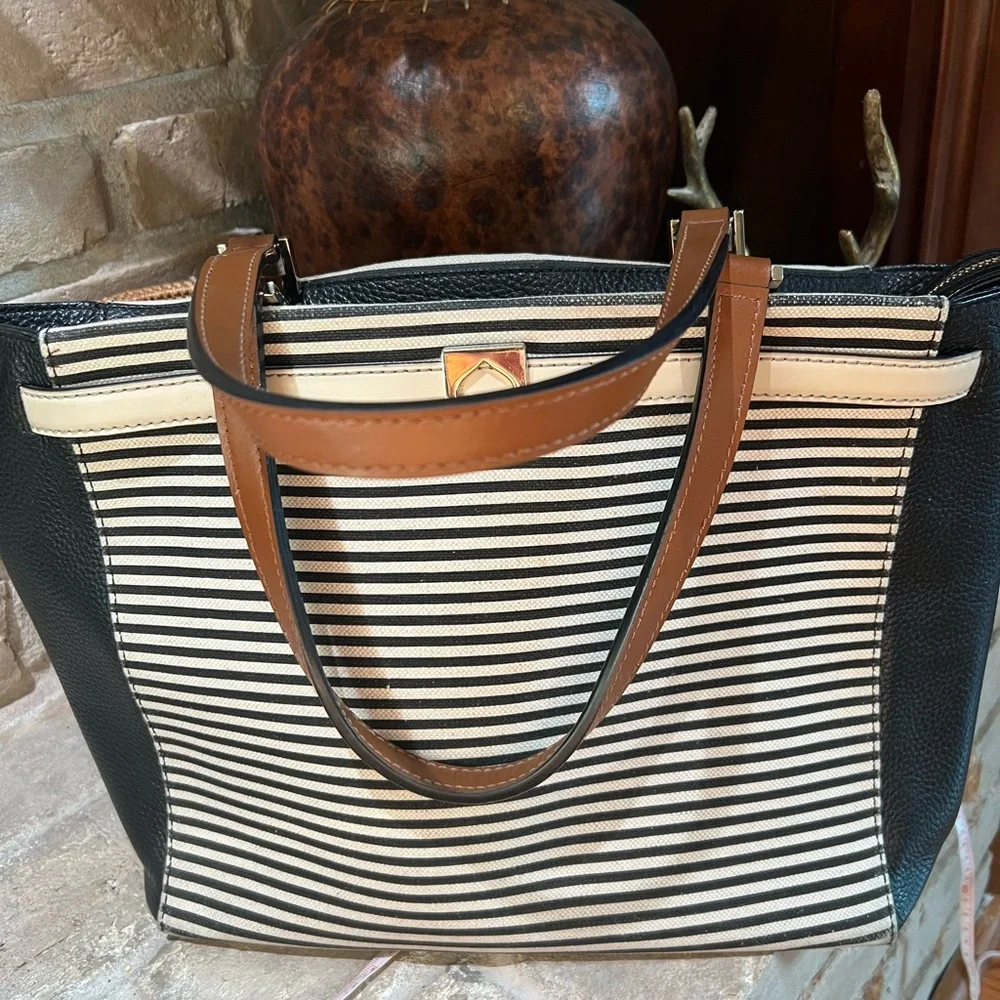 GUC~ Kate Spade Houston Street Leo shoulder bag. Good condition
